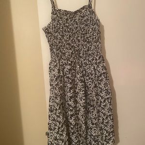 Ladies New Look blouse with black and white flowers pretty size XL